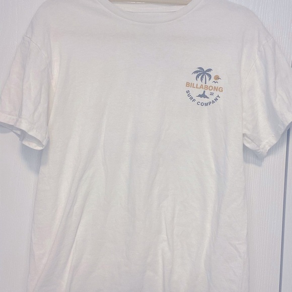 Billabong Tops - Billabong T-Shirt Medium